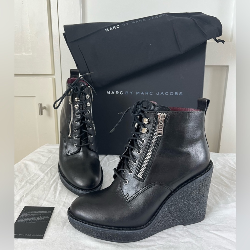 ♥️ Marc By Marc Jacobs blk wedge zip booties size 7